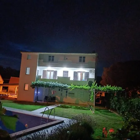 ヴィラ Kuca Za Odmor Silvano Dicmo